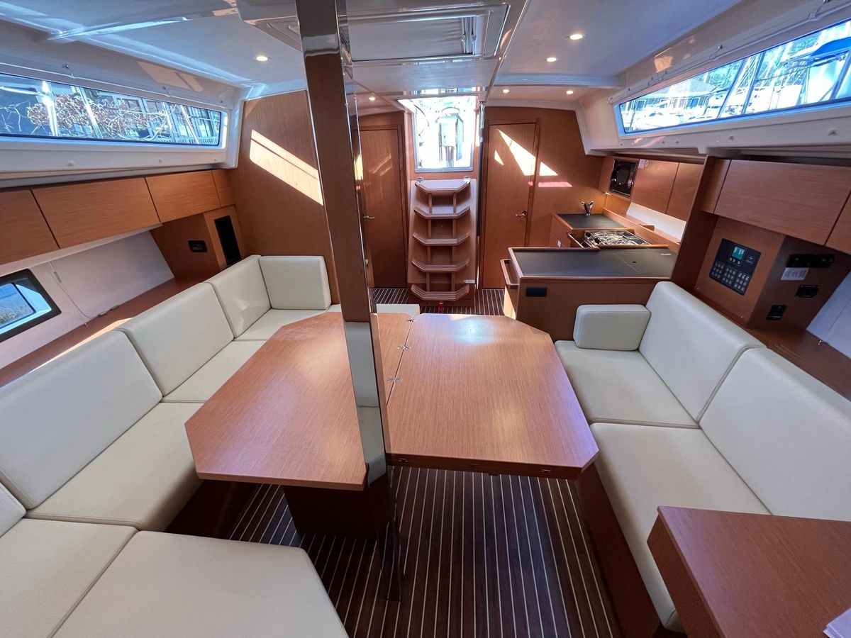2023 Bavaria 42 