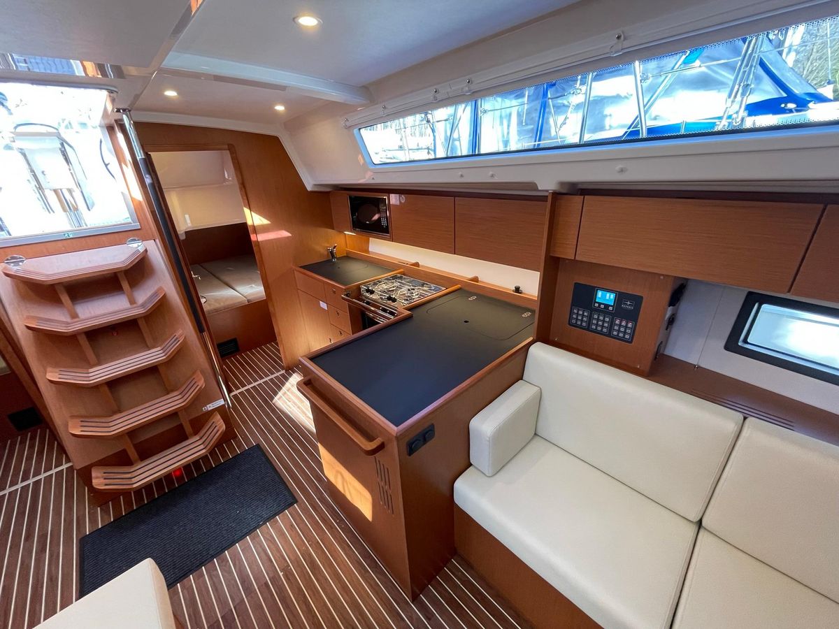 2023 Bavaria 42 