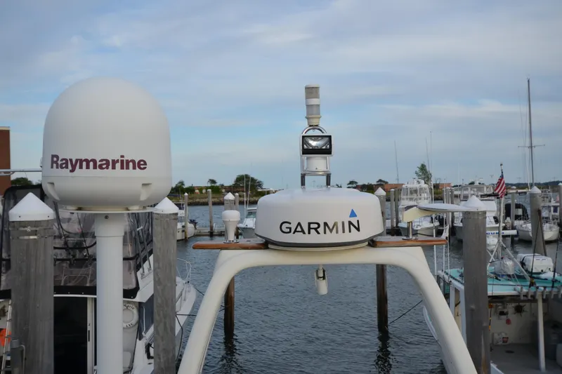 Piper Yacht Photos Pics Radar equipment on a 2007 Jeanneau Prestige 46 yacht at a marina.