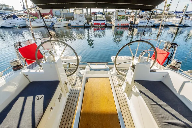 Porteno Yacht Photos Pics 