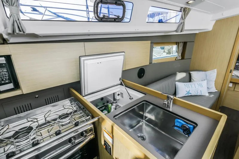 Porteno Yacht Photos Pics 