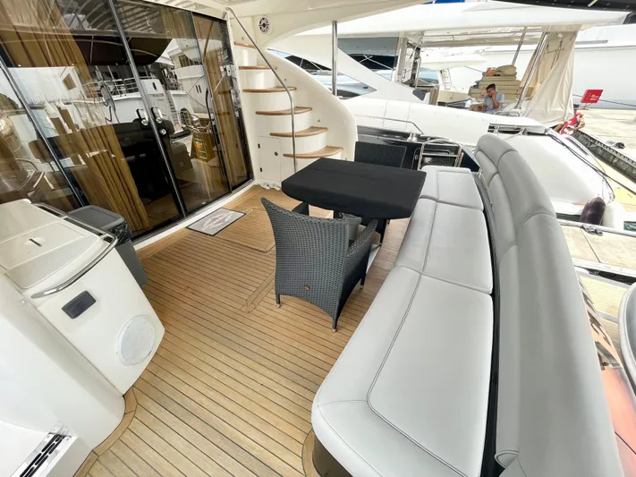 Ellyn Yacht Photos Pics Sunseeker Manhattan 70 (2010) Cockpit