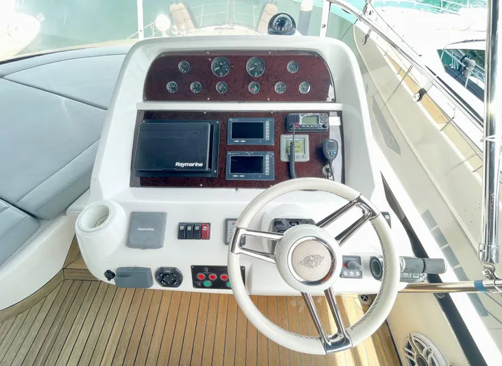 Ellyn Yacht Photos Pics 