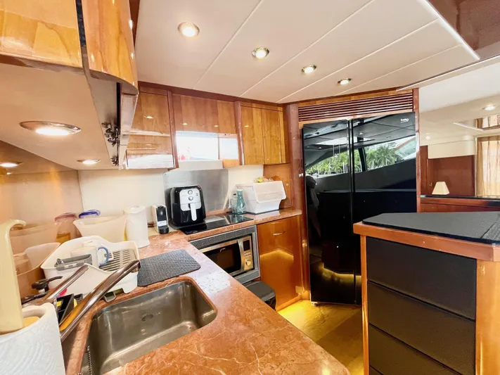 Ellyn Yacht Photos Pics Sunseeker Manhattan 70 (2010)