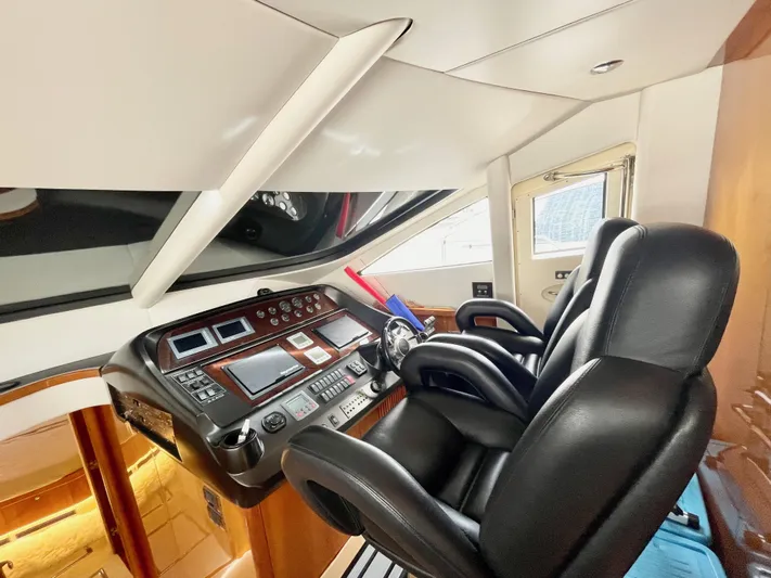 Ellyn Yacht Photos Pics Sunseeker Manhattan 70 (2010)