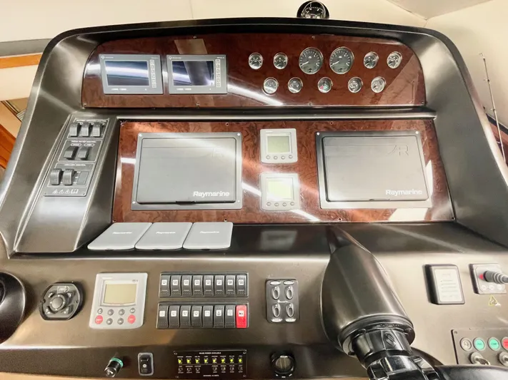 Ellyn Yacht Photos Pics Sunseeker Manhattan 70 (2010)