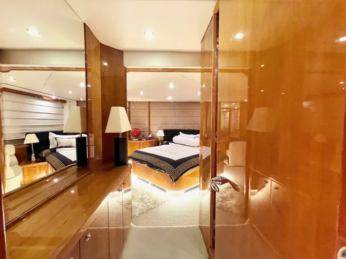 Ellyn Yacht Photos Pics Luxurious Sunseeker Manhattan 70 yacht bedroom with elegant wood finishes, 2010 model.