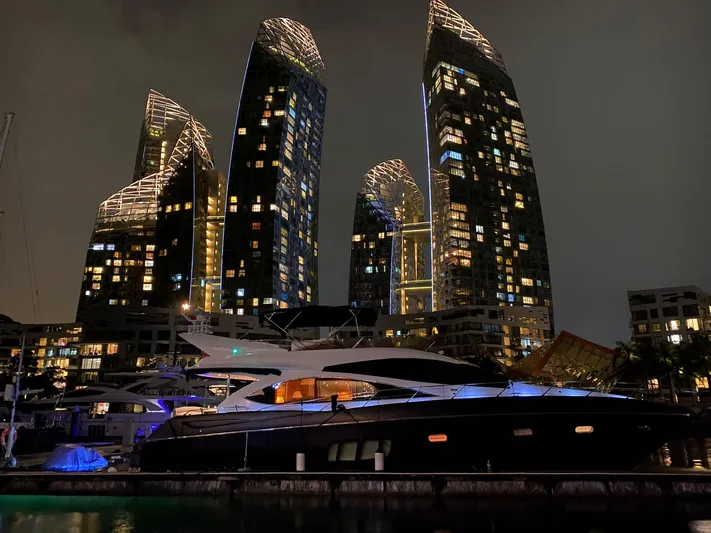 Ellyn Yacht Photos Pics Sunseeker Manhattan 70 (2010) Side profile