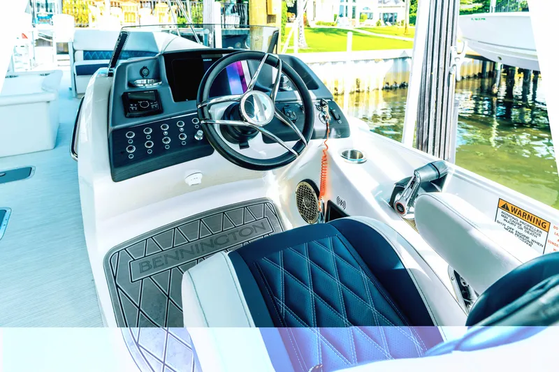 Hold On Yacht Photos Pics Bennington 30 HOLD ON - Helm Station