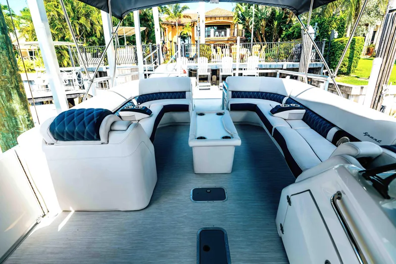 Hold On Yacht Photos Pics Bennington 30 HOLD ON - Deck Seating