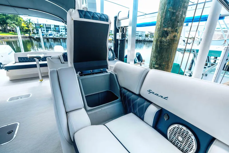 Hold On Yacht Photos Pics Bennington 30 HOLD ON - Deck Seating & Storage