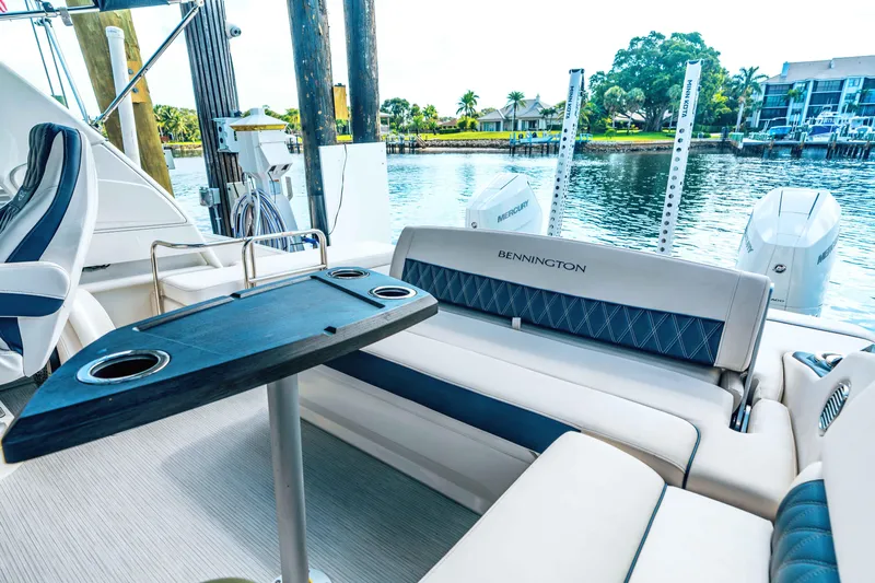 Hold On Yacht Photos Pics Bennington 30 HOLD ON - Aft Seating & Table