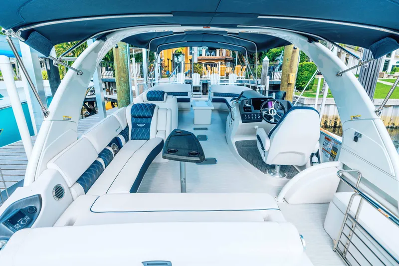 Hold On Yacht Photos Pics Bennington 30 HOLD ON - Deck Seating