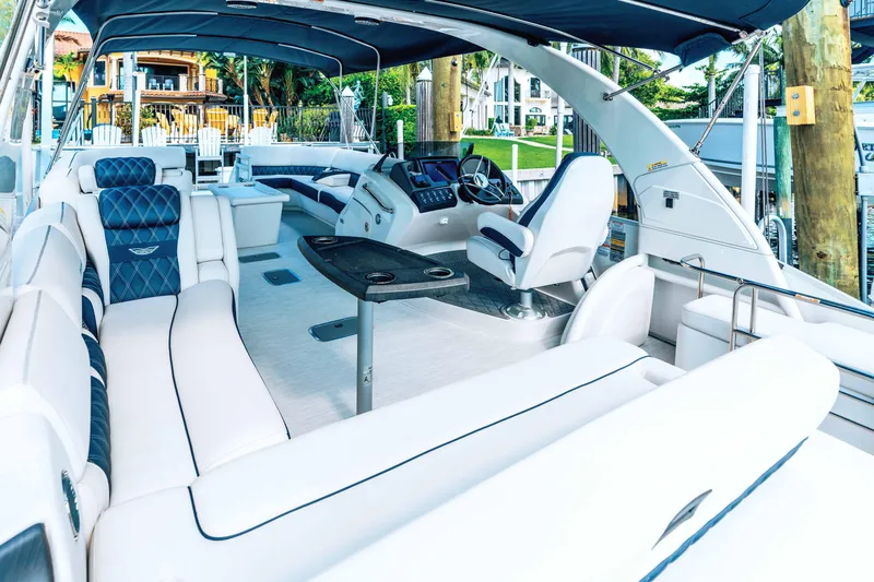 Hold On Yacht Photos Pics Bennington 30 HOLD ON - Deck Seating