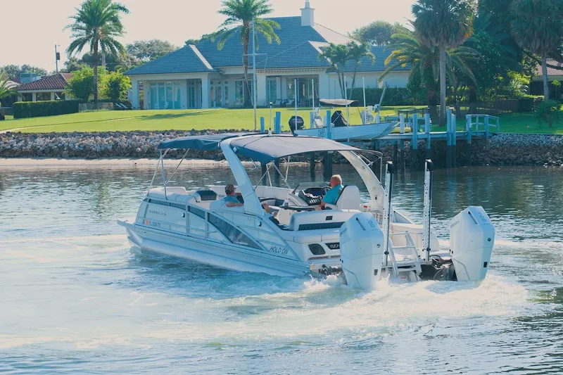 Hold On Yacht Photos Pics Bennington 30 HOLD ON - Port Aft Profile
