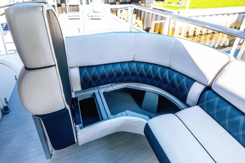 Hold On Yacht Photos Pics Bennington 30 HOLD ON - Deck Seating & Storage