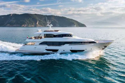 Custom Line Navetta 28