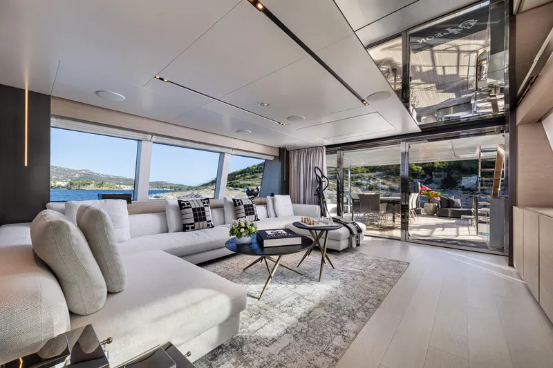 4leon Yacht Photos Pics Salon upper deck