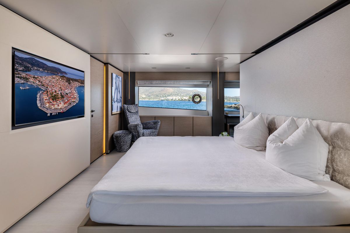 2020 Custom Line 108 