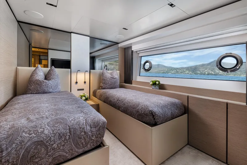 4leon Yacht Photos Pics Guest cabin 4