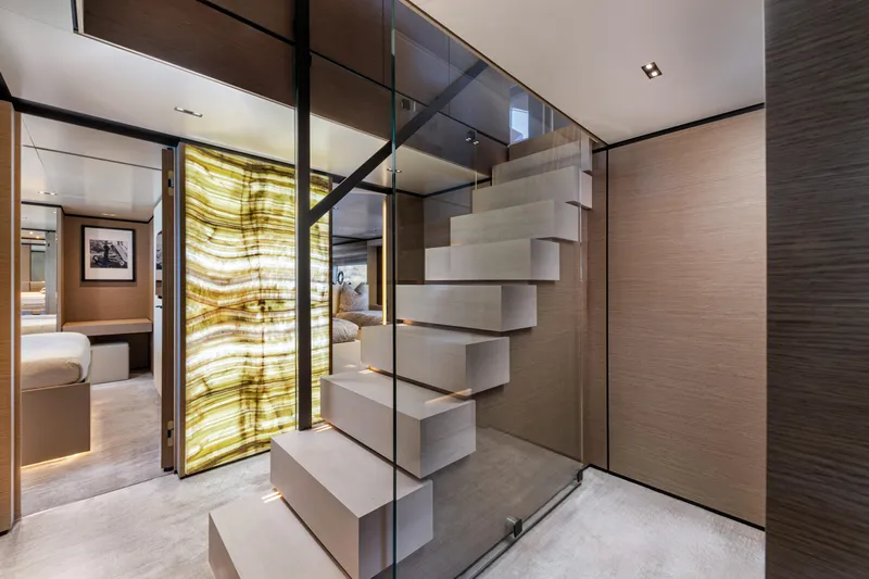 4leon Yacht Photos Pics Interior Details