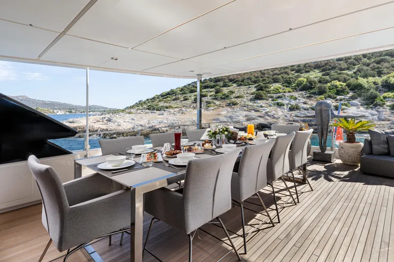 4leon Yacht Photos Pics Dining table outside upper deck