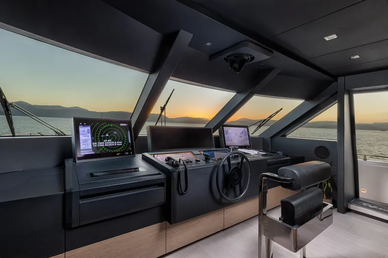 4leon Yacht Photos Pics Main cockpit