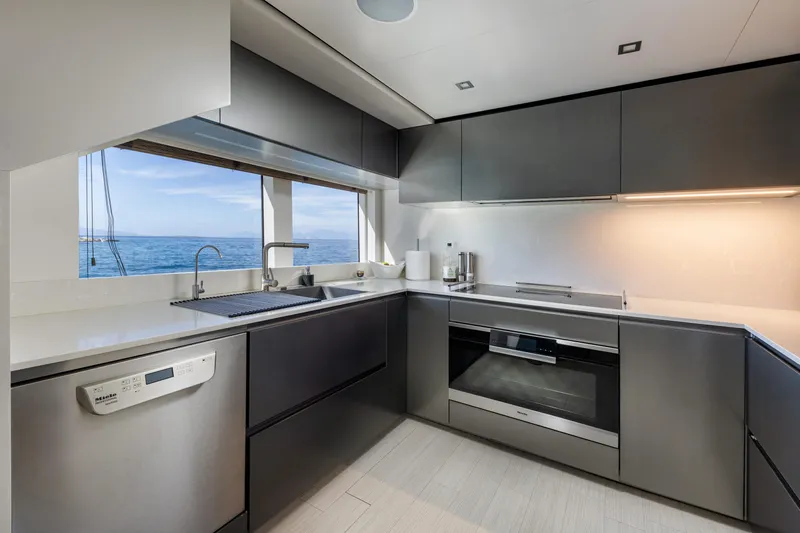 4leon Yacht Photos Pics Galley