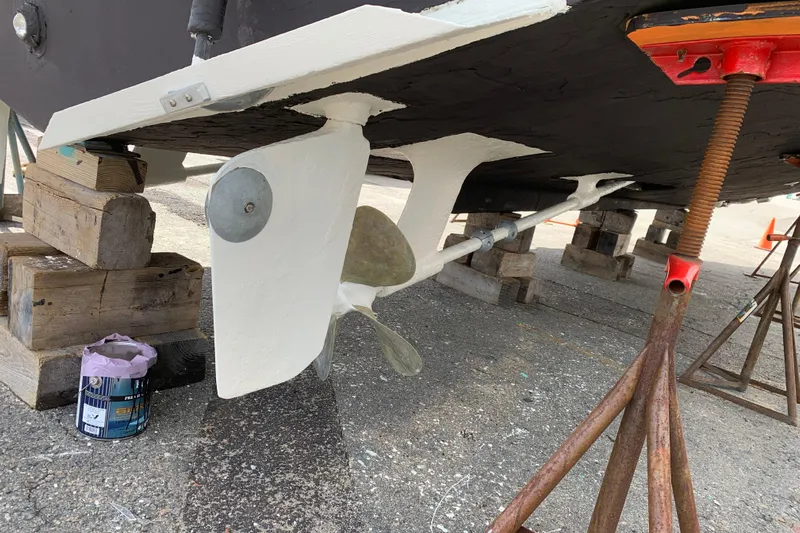Sea Trial Yacht Photos Pics 1991 Hatteras 40 Motor Yacht under maintenance, showing propeller and rudder on dry dock.