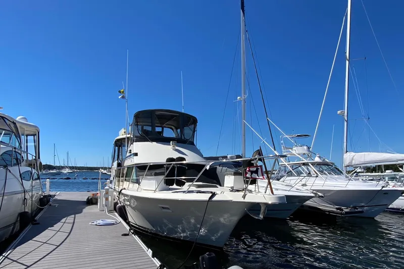 Sea Trial Yacht Photos Pics 1991 Hatteras 40 Motor Yacht docked at marina under clear blue sky.