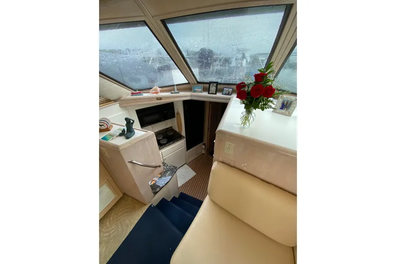 Sea Trial Yacht Photos Pics Interior of 1991 Hatteras 40 Motor Yacht with cozy seating and decorative elements.
