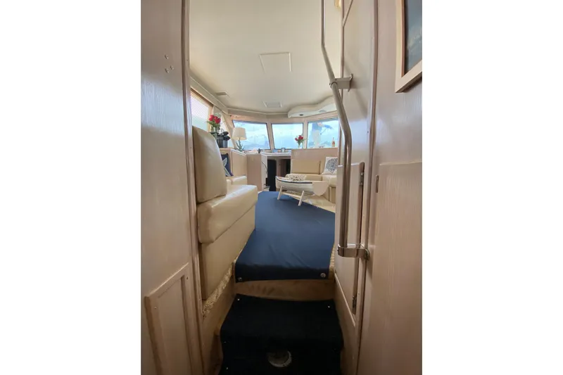 Sea Trial Yacht Photos Pics Interior view of 1991 Hatteras 40 Motor Yacht, featuring cozy seating and elegant decor.