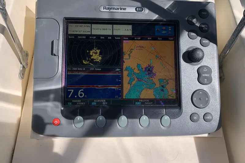 Sea Trial Yacht Photos Pics Raymarine E80 navigation display on 1991 Hatteras 40 Motor Yacht, showing radar and map.