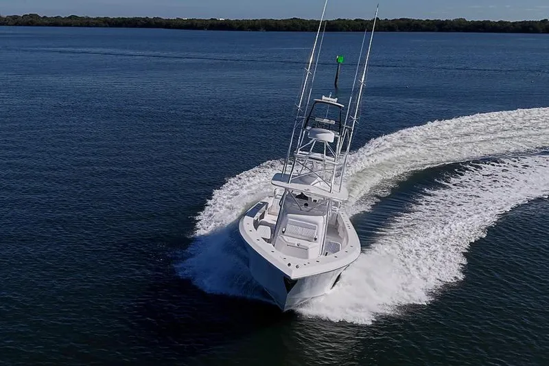  Yacht Photos Pics A 2025 Sparks 46 boat cruising swiftly on open water, leaving a white wake.