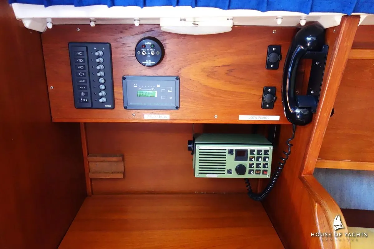 1990 Victoire 855 yacht interior with control panel, vintage phone, and radio equipment.