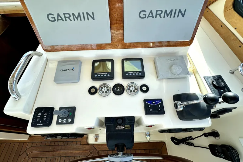 Destiny Yacht Photos Pics Control panel of 2007 Sabre 34 Express boat with Garmin navigation equipment.