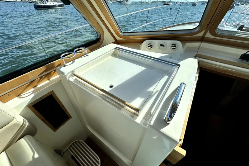 Destiny Yacht Photos Pics Interior of 2007 Sabre 34 Express boat with window view of water.