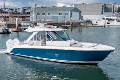 Tiara Yachts 34 LS