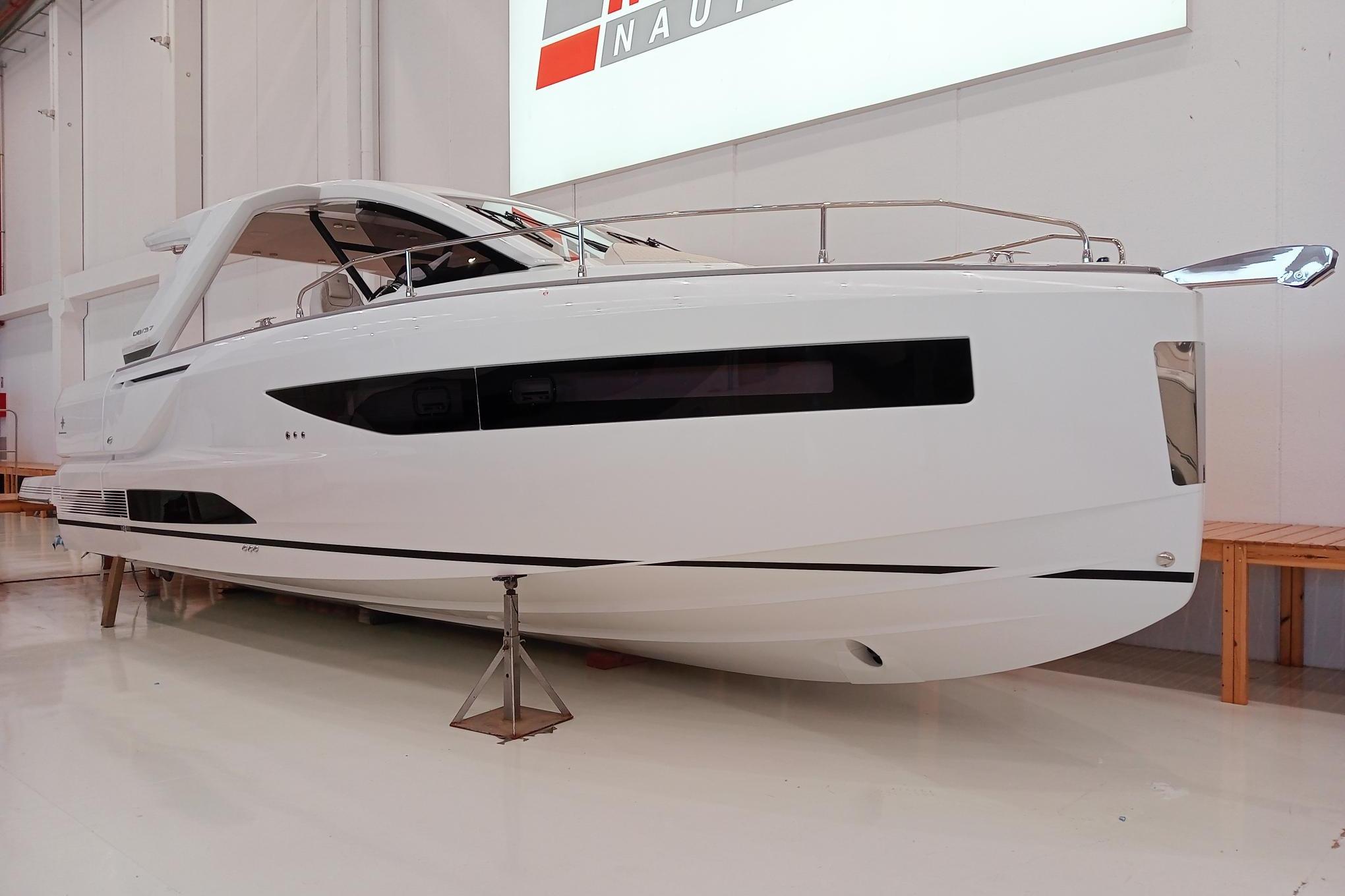 2025 Jeanneau DB/37 IB