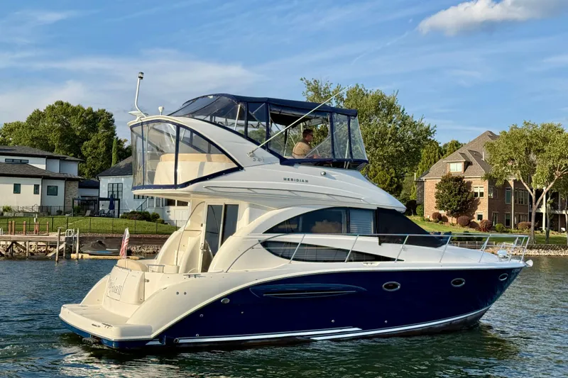 Freshwater Boat- New Trade-in- Obo Yacht Photos Pics 2011 Meridian 341 Sedan yacht cruising on a lake near waterfront homes.