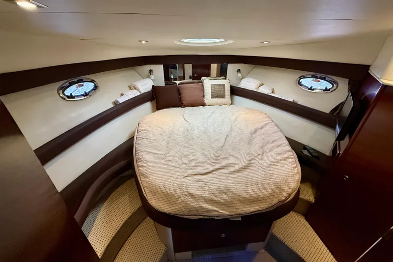 Freshwater Boat- New Trade-in- Obo Yacht Photos Pics Luxurious 2011 Meridian 341 Sedan cabin with cozy bed and elegant wood accents.