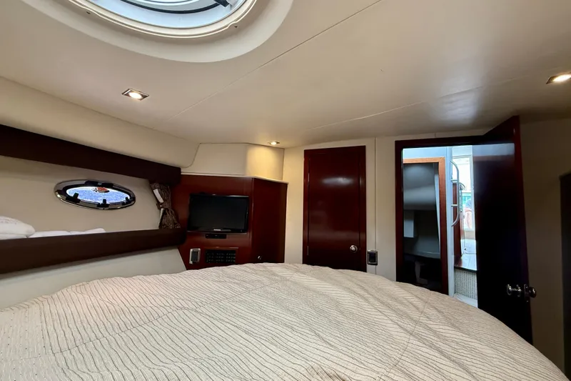 Freshwater Boat- New Trade-in- Obo Yacht Photos Pics Luxurious interior of 2011 Meridian 341 Sedan yacht with cozy bed and porthole view.