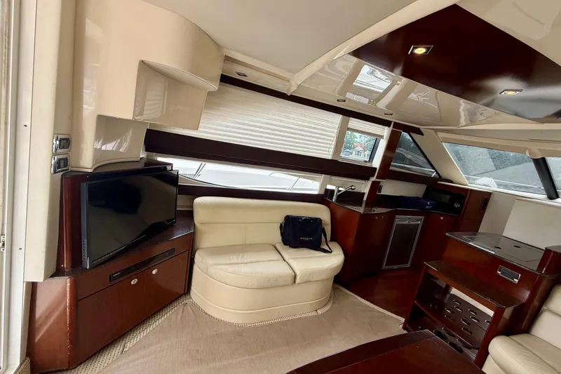 Freshwater Boat- New Trade-in- Obo Yacht Photos Pics Luxurious interior of a 2011 Meridian 341 Sedan yacht with modern amenities.