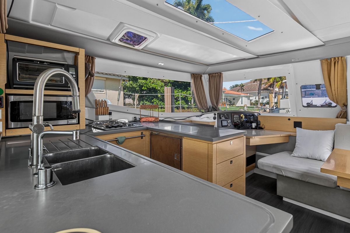 2014 Fountaine Pajot 44 
