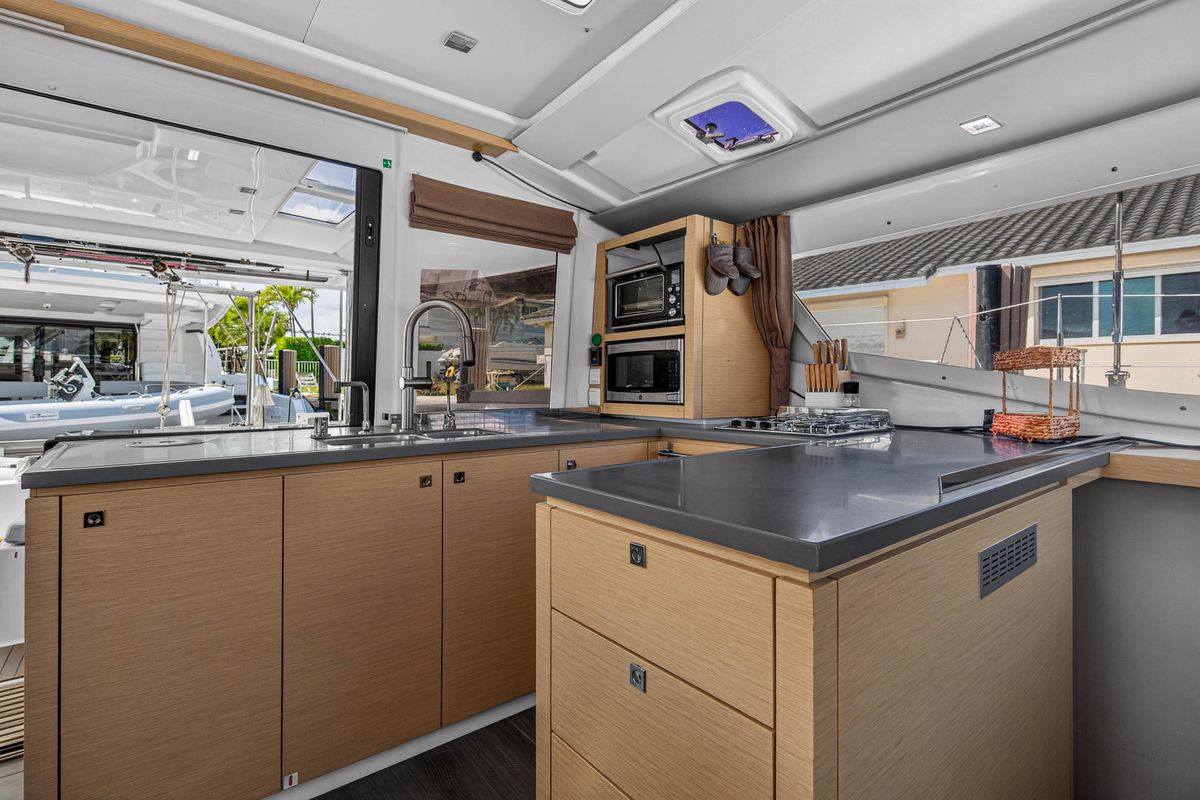 2014 Fountaine Pajot 44 