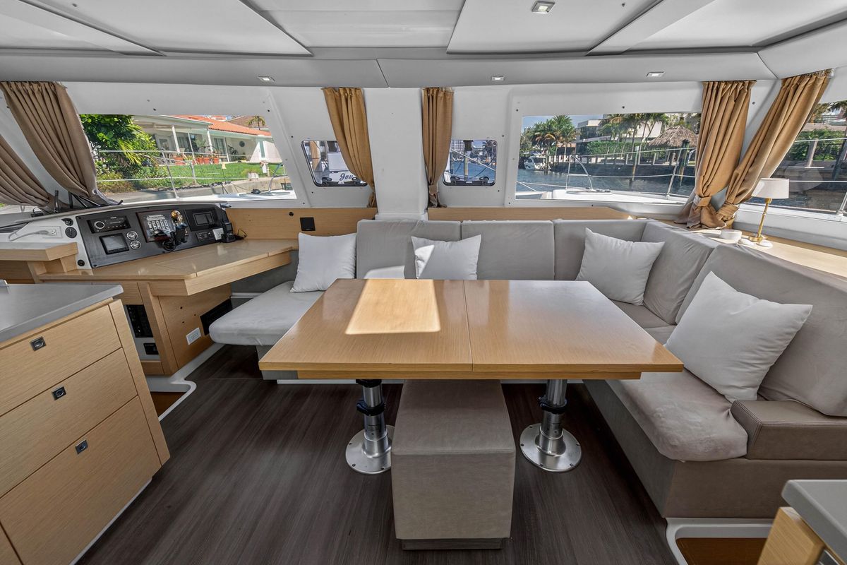 2014 Fountaine Pajot 44 