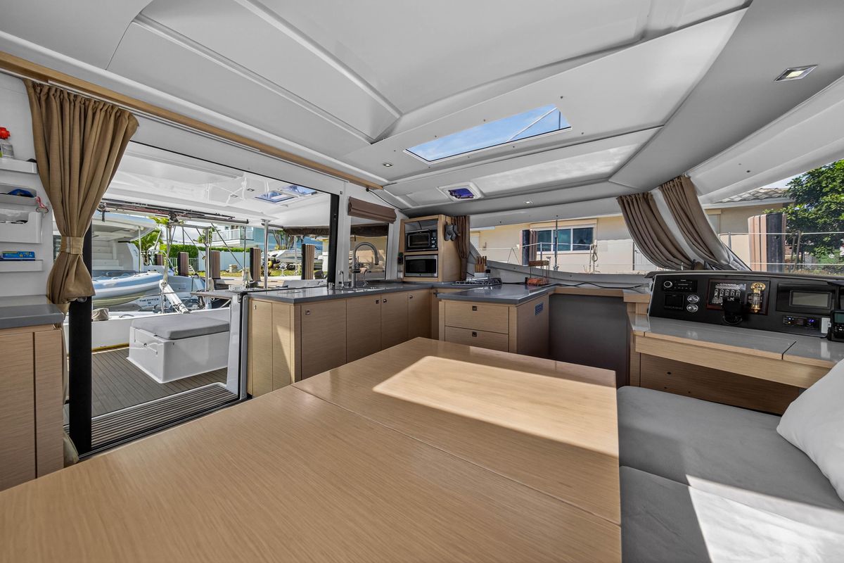 2014 Fountaine Pajot 44 