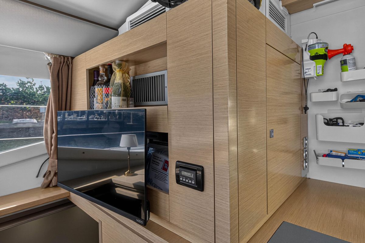 2014 Fountaine Pajot 44 