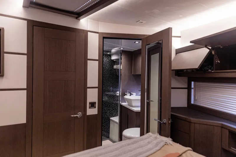 Sn: 213063 Yacht Photos Pics 