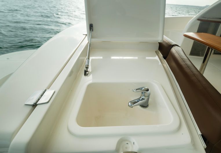 2011-50-maritimo-a50-aegean-enclosed